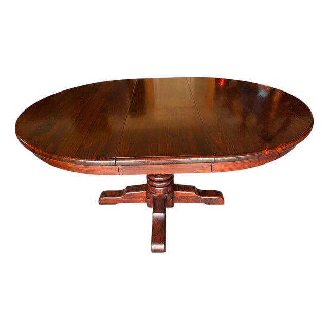 Vintage 1970s Ethan Allen "Old Tavern" Antiqued Pine Round-to-Oval Extension Dining Table With One Leaf. For Sale