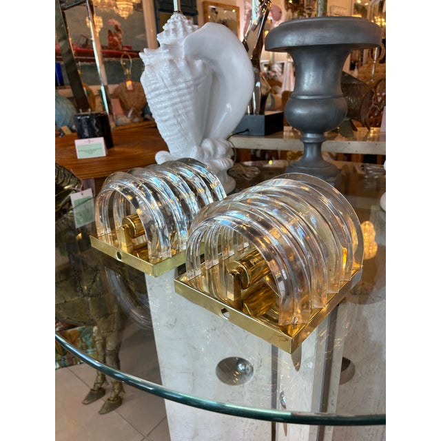 Vintage Pair Art Deco Wall Light Sconces Lucite Ribbon & Brass For Sale In West Palm - Image 6 of 12