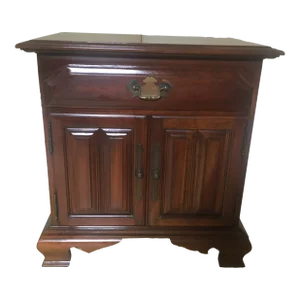 1960s Vintage Willett Furniture Traditional Style Solid Cherry Nightstand