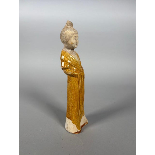 Sculpture of a Mingqi court lady, China, Tang Dynasty (618-907) For Sale - Image 6 of 6