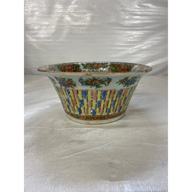 Late 19th Century Late 19th Century Chinese Porcelain Rose Medallion Chestnut Bowl For Sale - Image 5 of 11