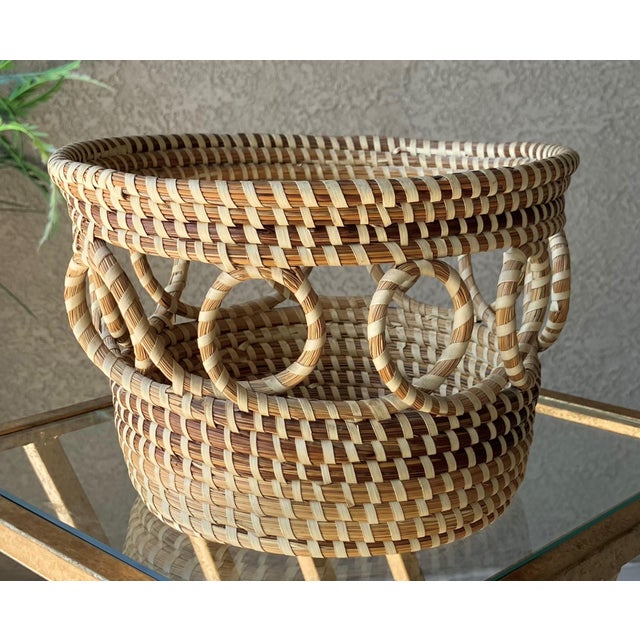 Late 20th-Century Sweetgrass Gullah-Style O-Looped Cachepot Basket For Sale - Image 4 of 18