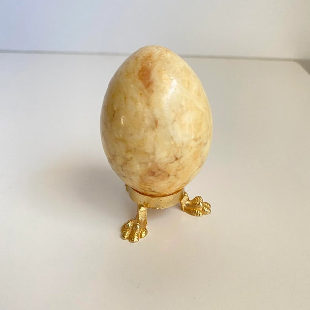 Hollywood Regency Vintage Petite Alabaster Egg Brass Duck Feet Stand For Sale - Image 3 of 6