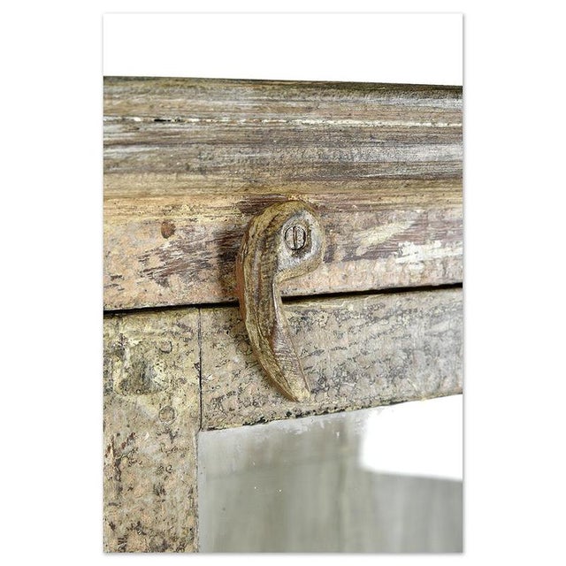 Showcase on Wooden Legs with Beige Patina For Sale - Image 4 of 7