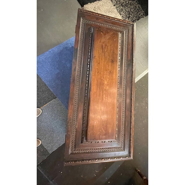 Cassonne or chest, late 16th/early 17th century. Lion's paw feet, poorly restored on the left side; lock missing.