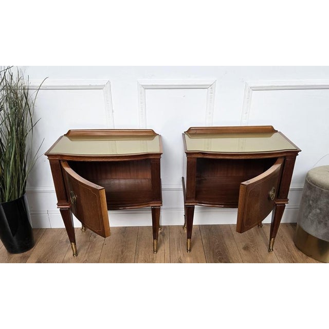 Mid-Century Italian Art Deco Style Nightstands in Walnut with Glass Tops, 1950s, Set of 2 For Sale - Image 10 of 11