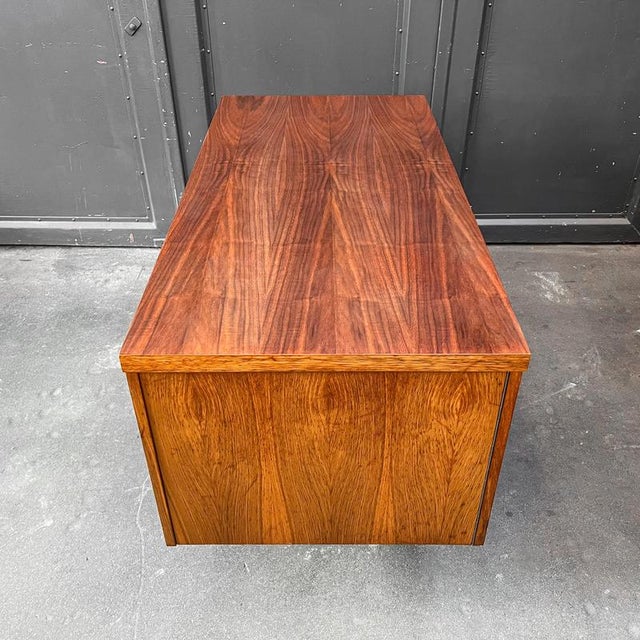 Mid-Century Modern Desk, 1960s For Sale - Image 11 of 18