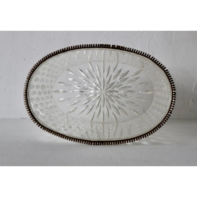 Mid-Century Modern Vintage Textured Oval Lucite Acrylic Waste Basket Brass Beaded Rim For Sale In Miami - Image 6 of 16