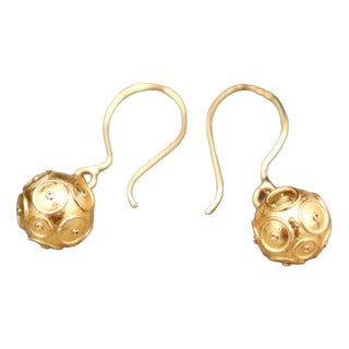 Earrings in 19.2k Gold, Set of 2 For Sale