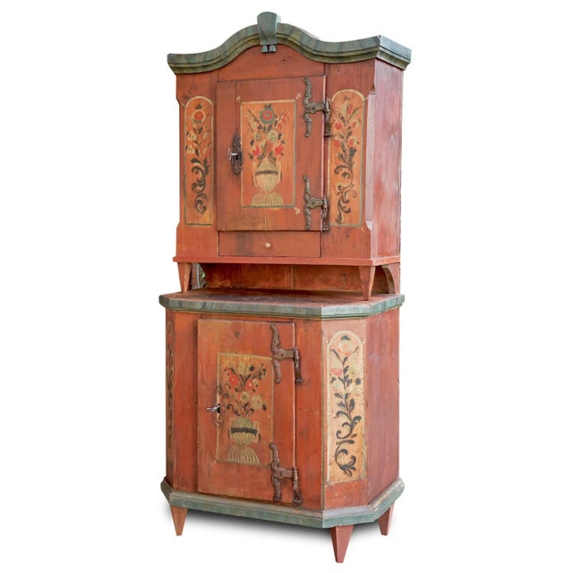 Tyrolean sideboard painted red H. 192 cm - L. 87 cm - D. 50 cm (52 cm at the frames) Two-body sideboard entirely painted...