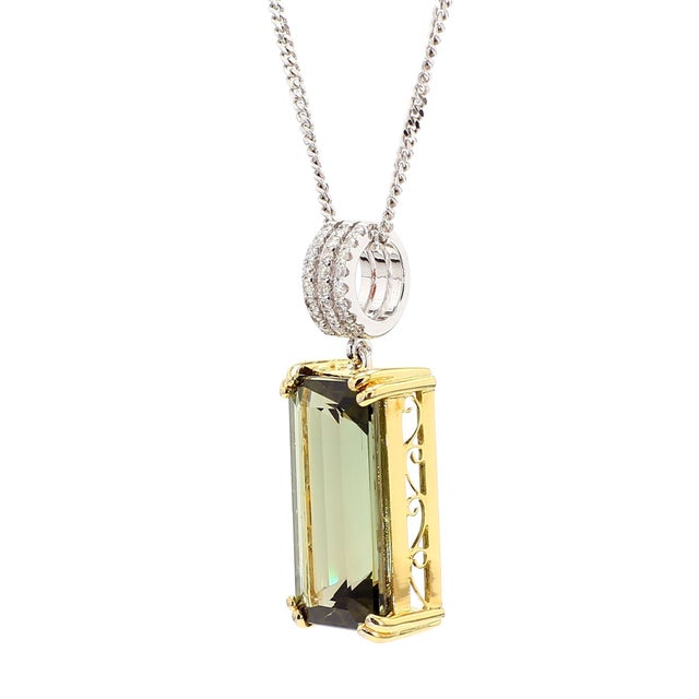 Modern 10.52 Carat Forrest Green Tourmaline Emerald Cut 18k Gold Pendant Necklace For Sale - Image 3 of 9