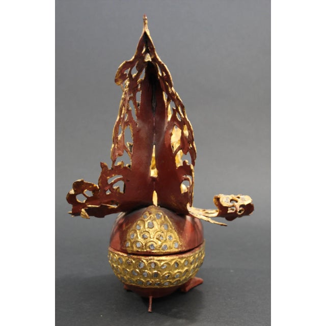 Burmese Bird-Shaped Betel Gold Lacquered Box For Sale - Image 4 of 13