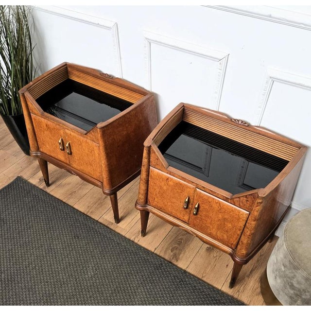 Mid-Century Art Deco Italian Nightstands in Walnut and Glass Top, 1950s, Set of 2 For Sale - Image 6 of 10