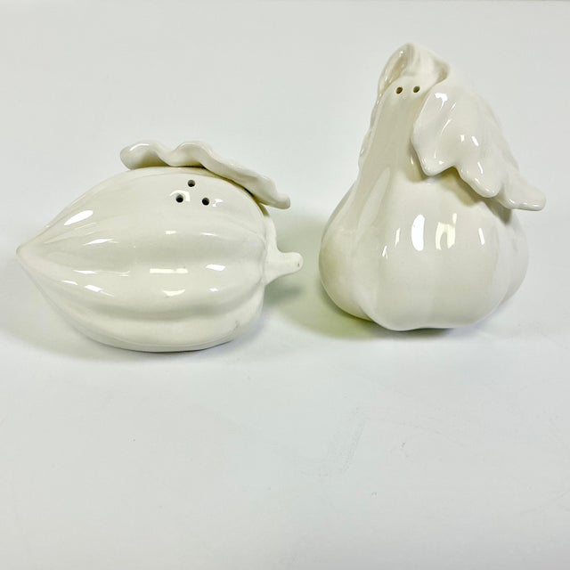 Late 1900s Vintage Hollywood Regency Boho Chic Fitz & Floyd Fig/Gourd Salt & Pepper Shakers - A Pair For Sale - Image 12 of 17