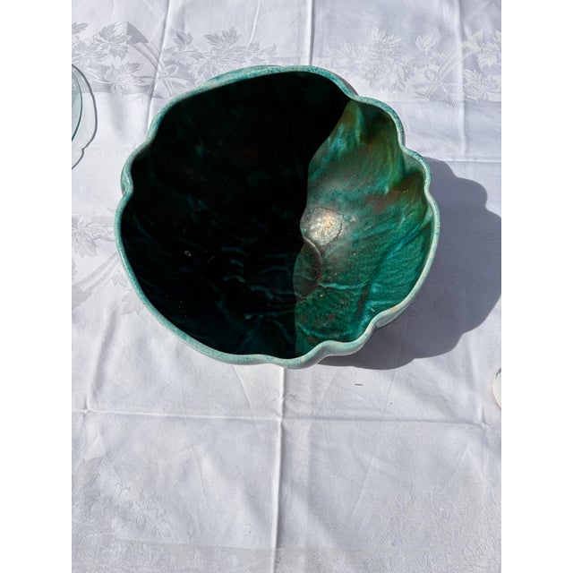 Dark Green Vintage 1970s Tony Evans Signed Raku Pottery Centerpiece Bowl – Iridescent Peacock & Copper Luster (#73) For Sale - Image 8 of 12