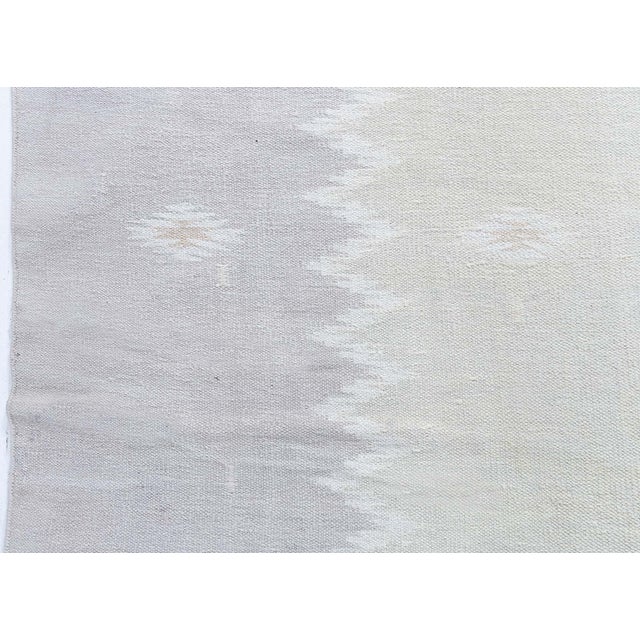 Doris Leslie Blau Vintage Dhurrie Abstract Soft White Handmade Rug For Sale - Image 4 of 8