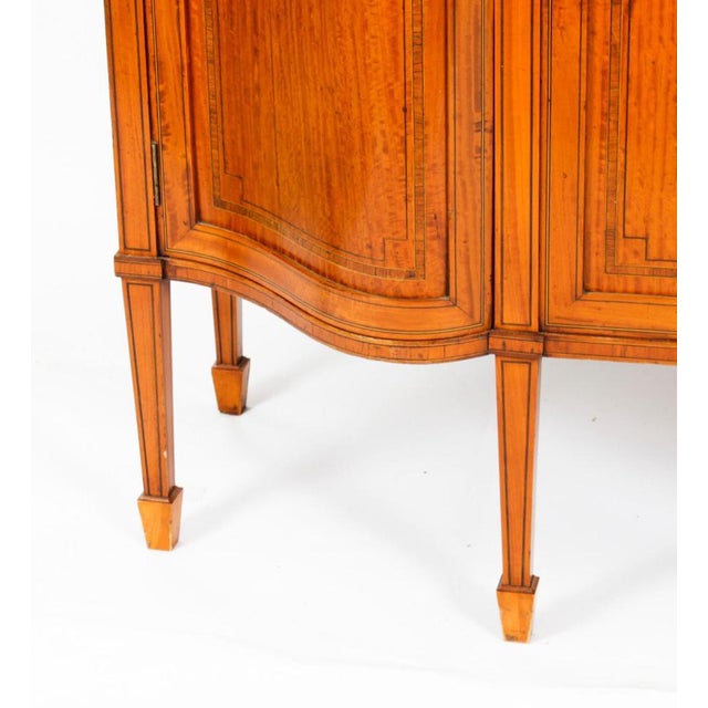 Edwardian Inlaid Satinwood Serpentine Display Cabinet, 19th Century For Sale - Image 5 of 18
