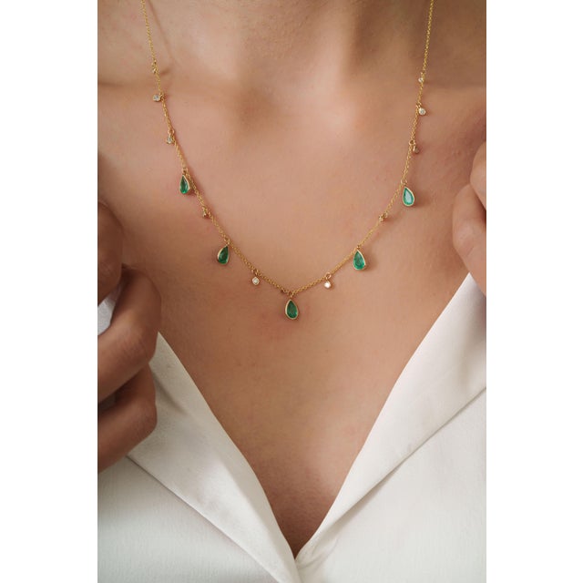 Contemporary Late 20th Century 1.86ct Genuine Emerald Realism Charm Necklace With Diamonds For Sale - Image 3 of 15