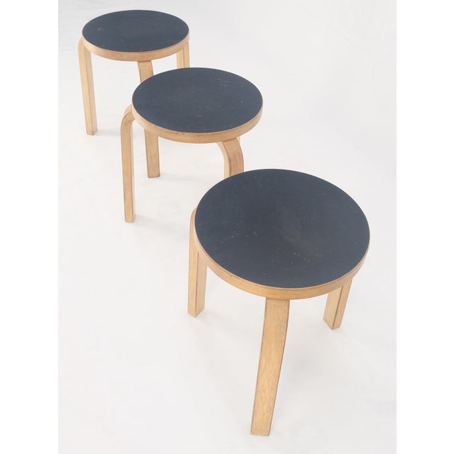Alvar Aalto Set of 3 Early Round Nesting Side Occasional Tables by Alvar Aalto Mid Century For Sale - Image 4 of 10