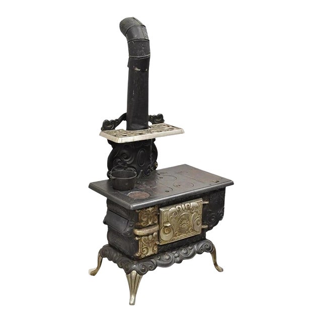 Antique Dolly's Favorite Cast Iron Child Salesman Sample Stove by Favorite Stove For Sale