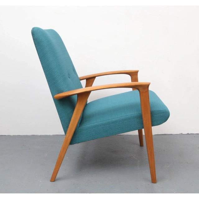 This 1950s armchair in Scandinavian style has a construction of light ash.