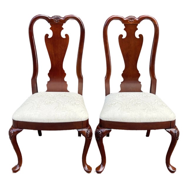 1990s Thomasville Queen Anne Solid Cherry Dining Chairs With Shell Carvings - A Pair For Sale
