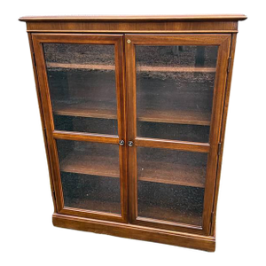 Late 20th Century Traditional-Style Walnut Wood 2 Glass Door Bookcase or Display Cabinet