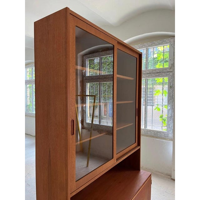 Teak Display Cabinet with Sliding Doors from Hundevad For Sale - Image 3 of 11