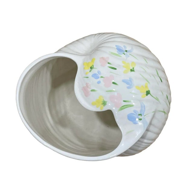 Mid 20th Century Vintage Large Palm Beach Hand Painted Shell Cachepot For Sale - Image 5 of 10