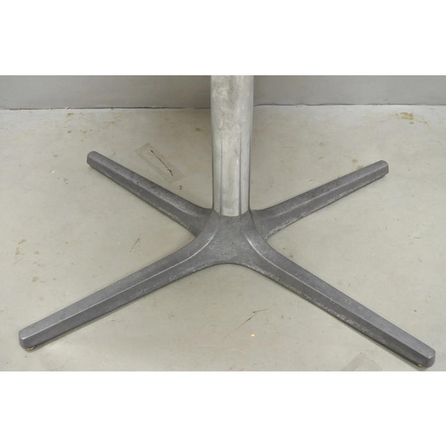 Cream Mid Century Modern Seashell Resin Top Aluminum Propeller Base Dining Table For Sale - Image 8 of 16