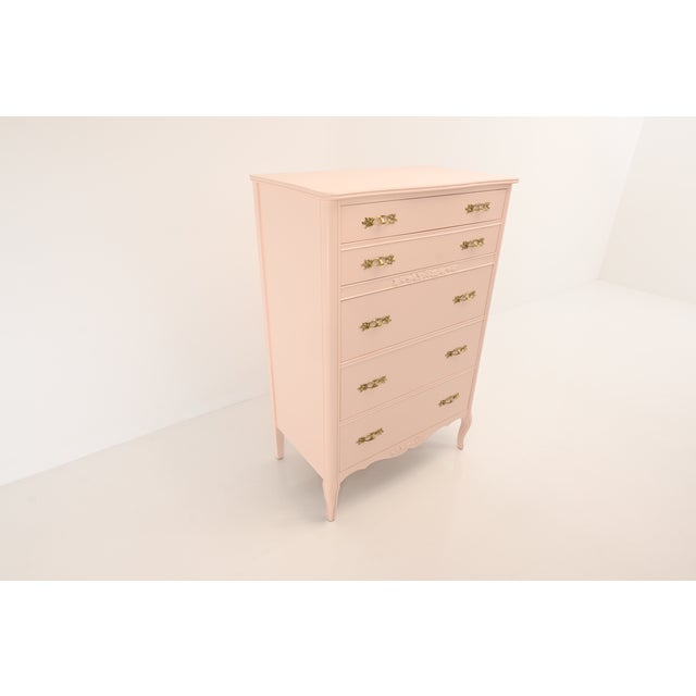 French Provincial West Michigan Furniture French Provincial Louix XV Style Pink Highboy Dresser | Newly Refinished For Sale - Image 3 of 16