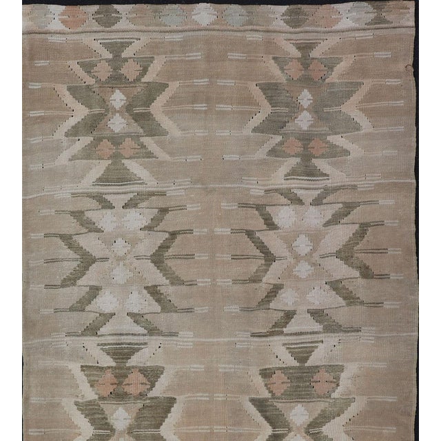 Bold Medallion Design Turkish Flat Weave Kilim rug with Earthy Tones and Green. Keivan Woven Arts / rug EN-179072, country...