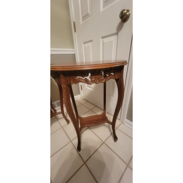 French 1940's French Louis XV Style Accent Tables With Floral Marquetry Inlay Top - A Pair For Sale - Image 3 of 16