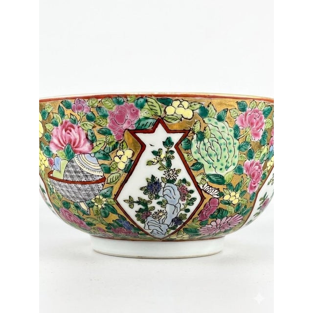 Chinese Antique Chinese Famille Rose / Rose Medallion Porcelain Bowl For Sale - Image 3 of 7