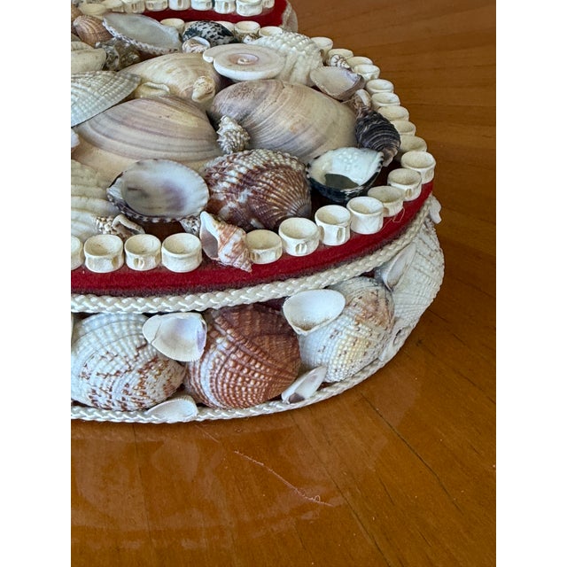 Textile Vintage Coastal Seashell Snail Trinket Box – Florida Kitsch Jewelry Box For Sale - Image 7 of 11