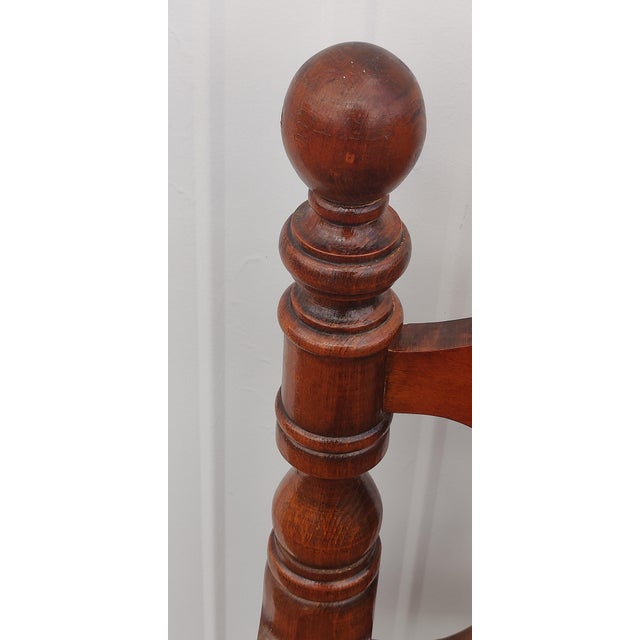 Georgian Style Mahogany Twin Bed-frame in great vintage condition. Solid hardwood rails. Measures 41" in width, 81" in...