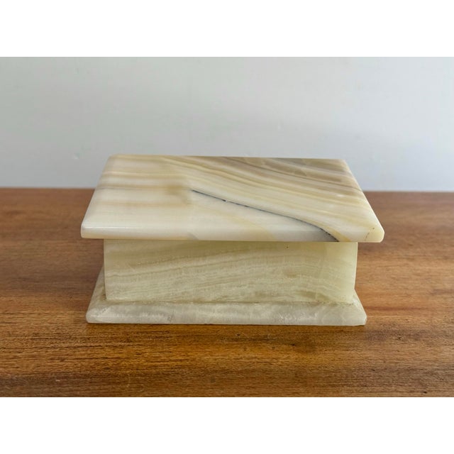Traditional 1960s Italian Export Alabaster Box For Sale - Image 3 of 11