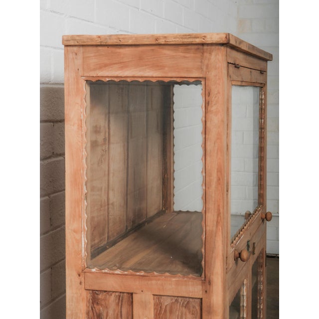 Vintage Wooden Glass Display Cabinet With Scalloped Trim and Dual-Sided Doors For Sale In Greensboro - Image 6 of 7