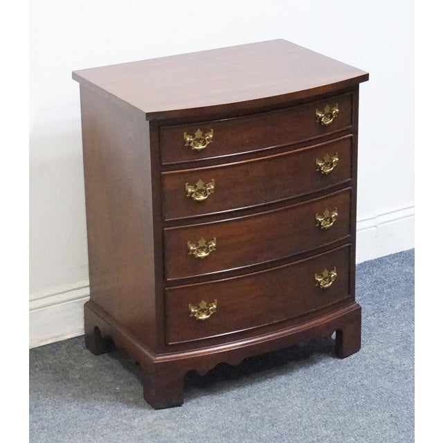 Traditional Gordon's Furniture Solid Mahogany Traditional Style 22" Chairside Chest / Four Drawer Nightstand For Sale - Image 3 of 13