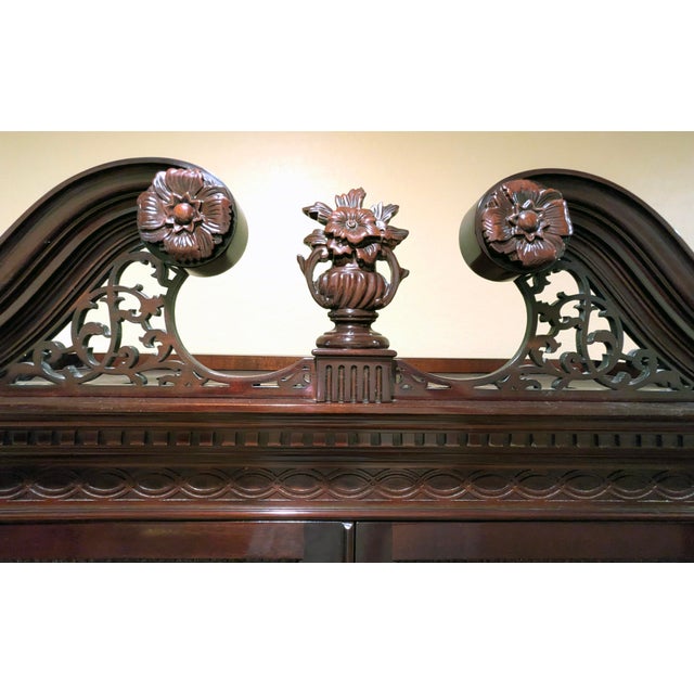 Chippendale Kindel Winterthur Collection Mahogany 2 Piece Display Curio Cabinet Breakfront For Sale - Image 3 of 8