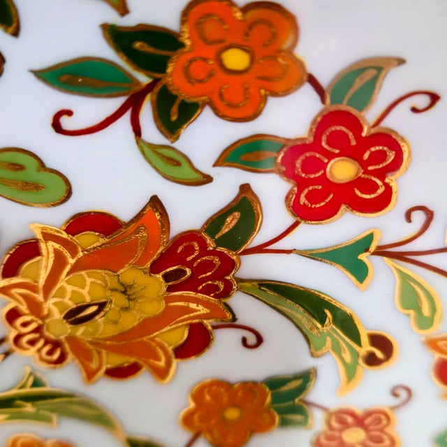 2010s Handmade Turkish Yıldız Porcelain Plate in Shadowbox Frame – Floral Motif, TBMM Milli Saraylar Edition (2010) For Sale - Image 5 of 10