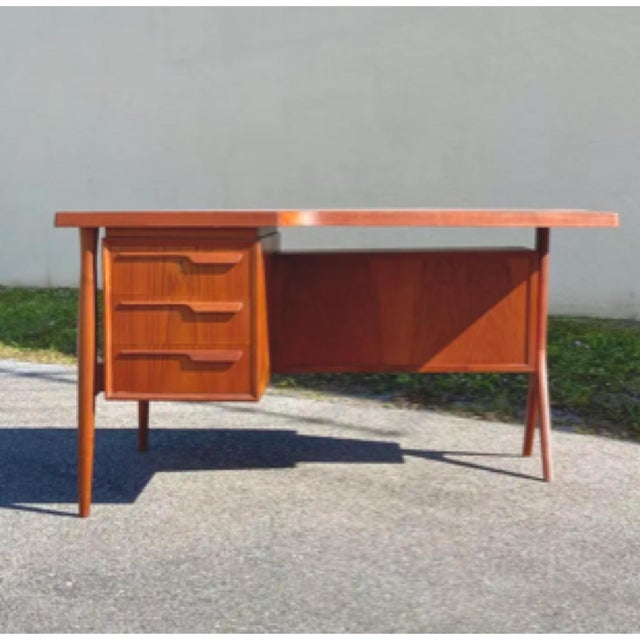 Teak Boomerang Writer's Desk With Floating Drawer Bank and Front Display | Mid Century Atomic in the Style of Kai Kristiansen For Sale In Tampa - Image 6 of 12