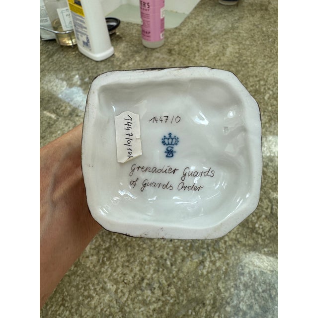 Red 1910s Sitzendorf German Porcelain Figure or a Grenadier Guard of the Guards Order For Sale - Image 8 of 8