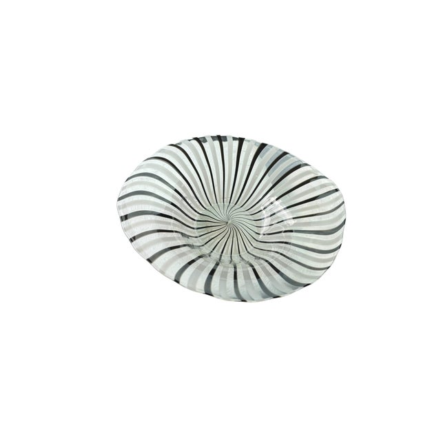 1960s Dino Martens Mid Century Modernist Murano Art Glass Mezza Filigrana Bianco Nero Swirl Freeform Oval Decorative Bowl For Sale - Image 4 of 14