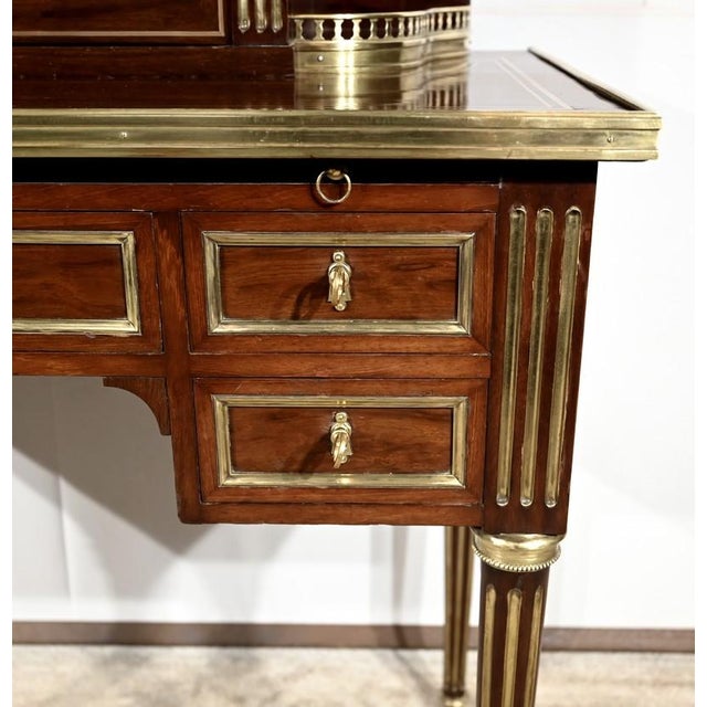 Small Louis XVI Mahogany Showcase For Sale - Image 17 of 18