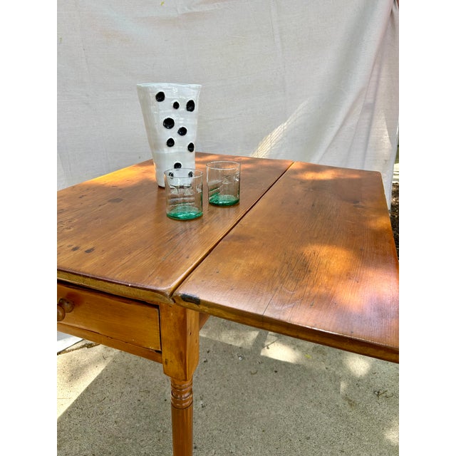 Late 19th Century 19th-Century American Country Sheraton Primitive Drop-Leaf Table For Sale - Image 5 of 9