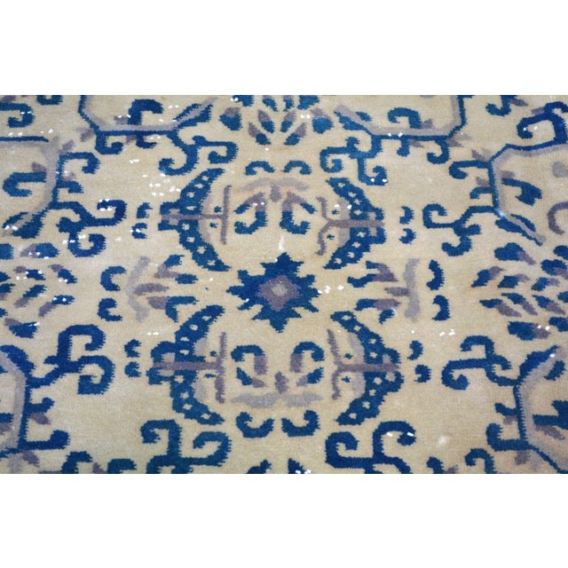 1950s New Chinese Art Deco Hand Knotted Wool Rug, 8'7x11'3 For Sale - Image 4 of 7