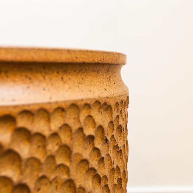 Mid-Century Modern 1970s XL Stoneware Thumbprint Planter by David Cressey & Robert Maxwell for Earthgender For Sale - Image 3 of 14