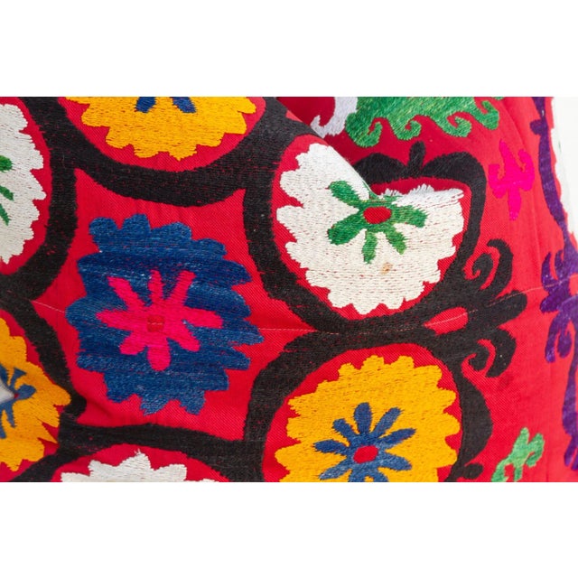 Parigul Vintage Suzani Square Pillow For Sale In Los Angeles - Image 6 of 9