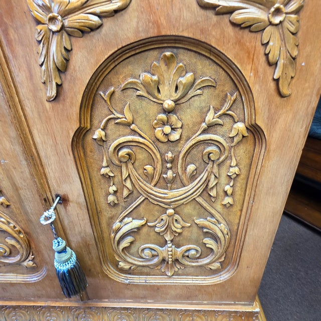 Wood Italian Rococo Revival Carved Cabinet-on-Stand With Antiqued Gilt and Polychrome Decoration, Mid-20th Century For Sale - Image 7 of 18